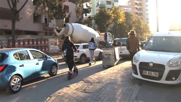 İstanbul'da sürücülerin korkulu rüyası: Hayalet gibi her yerden çıkıyorlar - Resim: 0