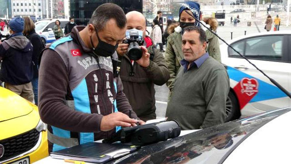 İstanbul'da ceza yiyen taksici öfkesini gazeteciden çıkardı: Terbiyesiz herif - Resim: 0