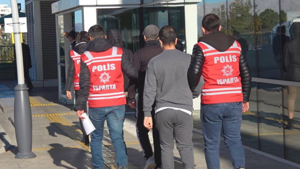 Isparta'da fotoğraf paylaşıp cinsel ilişki teklifinde bulundular! Yakayı ele verdiler - Resim: 0