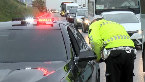 Emniyet şeridinde yakalandı "her gün kullanıyorum" dedi - Resim: 0