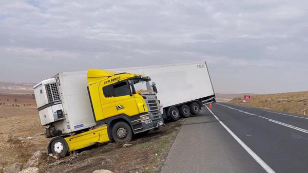 Şanlıurfa'da feci kaza! Kayalara çarparak durabildi - Resim: 0