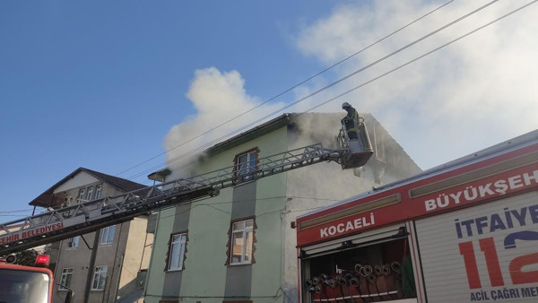 Kocaeli'de şizofren hastası ortalığı birbirine kattı! Benzin dökerek ateşe verdi - Resim: 0