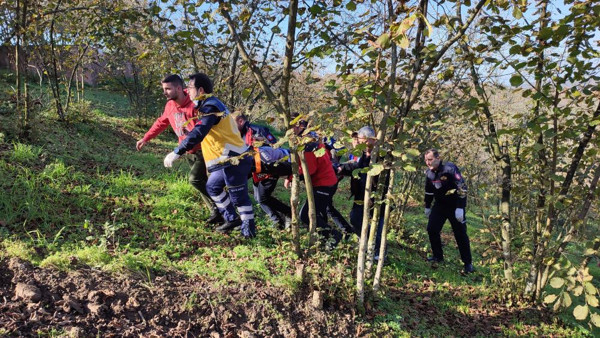 Sakarya'da dakikalarca kurtarılmayı bekledi! Görme engelli babası imdadına yetişti - Resim: 0