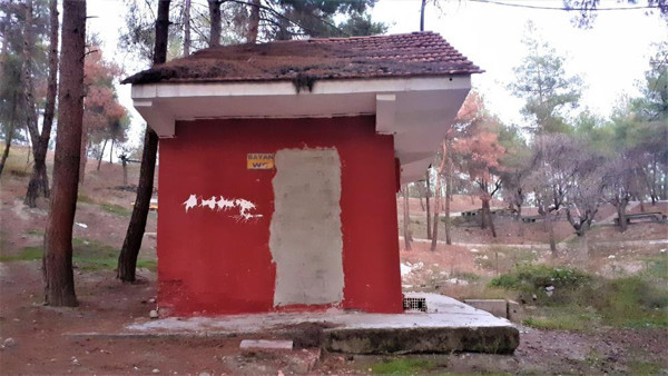 Tuvalete gitmek isteyenler şaştı kaldı: Çorum'da gören telefona sarıldı - Resim: 0