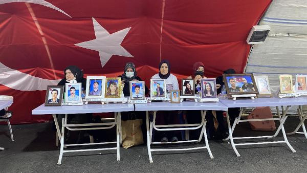 Diyarbakır'da evlat nöbetindeki baba HDP'ye seslendi: Neden bizden kaçıyorlar - Resim: 0