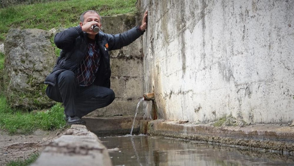 Bursa'da şifasını bilen bidon bidon dolduruyor: Demiri bile eritiyor - Resim: 0