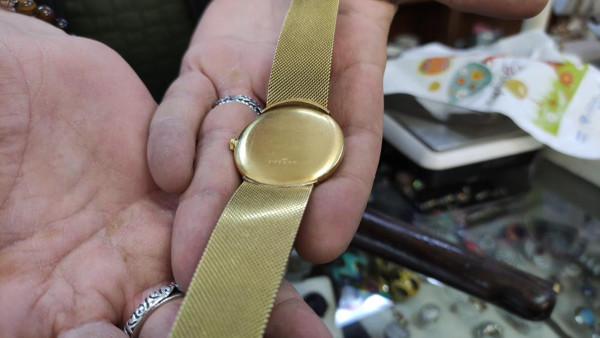 Bursa'da bu saatin fiyatını duyan inanamadı: Altından yapıldı 100 yıllık - Resim: 0