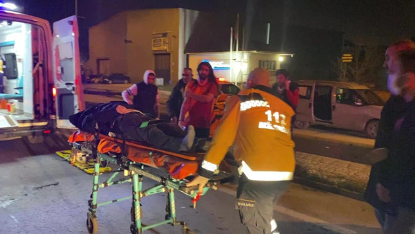 Kocaeli'de 2 işçi servisi çarpıştı! Can pazarı yaşandı: Sürücü sıkıştı - Resim: 0