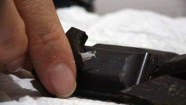 Çikolatadan öyle bir şey çıktı ki görünce inanamadı: Tiksindim, hayatım boyunca yemek istemiyorum - Resim: 0
