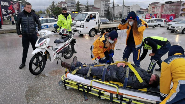 Bursa'da motosikletle kaza yaptı 5 metre sürüklendi! Aklına ilk bakın ne geldi - Resim: 0