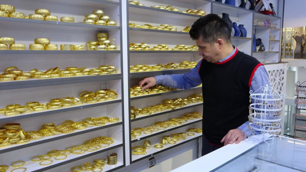 Altın yükselince imitasyona talep patladı! Bileziğin fiyatını duyan akın etti: Merakla bekliyoruz - Resim: 1