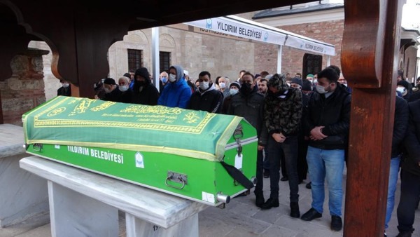 Bursa'da  10 yıl sonra kızını tabutta gördü! Kahreden görüntü yürekleri dağladı - Resim: 1