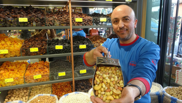 Yılbaşına saatler kaldı! Kuruyemişe satışları yüzde 60 arttı: 150 TL'ye kadar var - Resim: 0