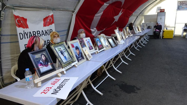 'Sen gittikten sonra bütün aile perişan oldu' diyen acılı baba oğluna seslendi - Resim: 0