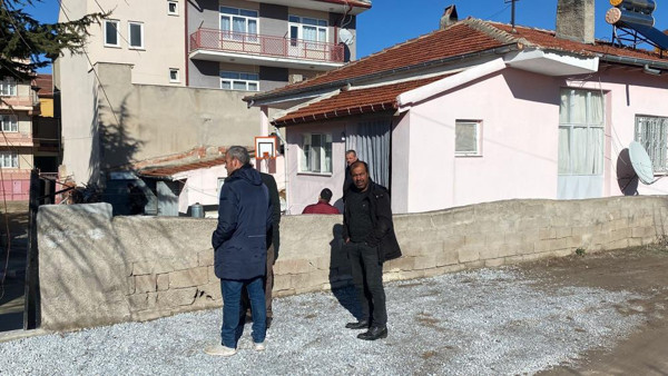 Afyonkarahisar'da eşini bıçaklayıp öldürdü! Kafasını duvara vurarak cani koca intihar etti: Meğer bir süredir... - Resim: 0