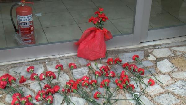 Başından vurularak öldürülen Ömür Erez hemşire için İstanbul'da protesto: Her gün birine ağlıyoruz - Resim: 1