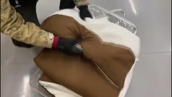 Gaziantep'te kargo paketinden çıktı! Bebek yorganına emdirilmiş halde bulundu - Resim: 0