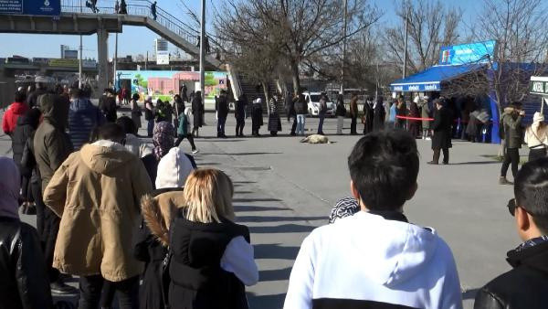 Görüntü İstanbul'dan! Kuyruğun ucu gözükmüyor - Resim: 0
