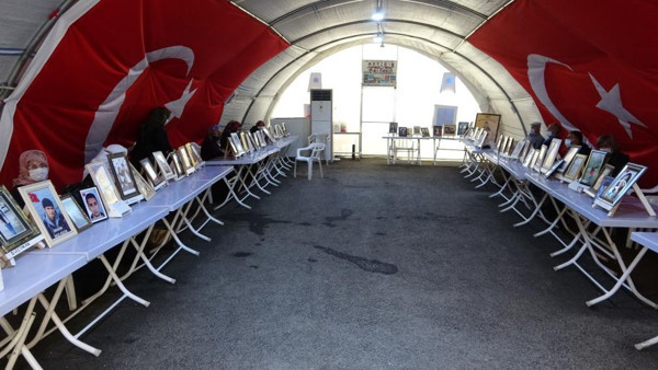 Diyarbakır'da yüreği yanık baba 'öyle bir şey yok' deyip evladına seslendi: Biz ipucu bulamadık - Resim: 0