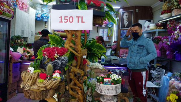 14 Şubat Sevgililer Günü'nü pahalılık vurdu! Gül fiyatları cepleri yaktı - Resim: 1