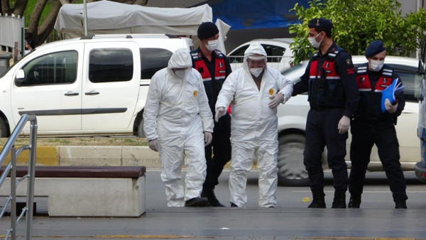 Antalya'da adliyede şaşırtan görüntü! Tulumlu halde getirildiler - Resim: 0