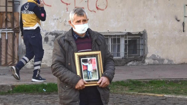 Evlat nöbetinde aile sayısı 265 oldu: Kardeşimi HDP’liler kandırıp zorla dağa götürdüler - Resim: 0