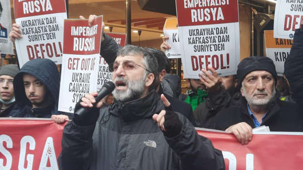 İstanbul'da Ukrayna eylemi! 'Biz savaş istemiyoruz' diyen Rus kadın gözyaşlarına boğuldu - Resim: 0