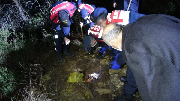 Antalya'da korkunç olay! Yeni kazılmış mezarda bulundu: Ağzı bağlı battaniye içinde çürümüş halde... - Resim: 0