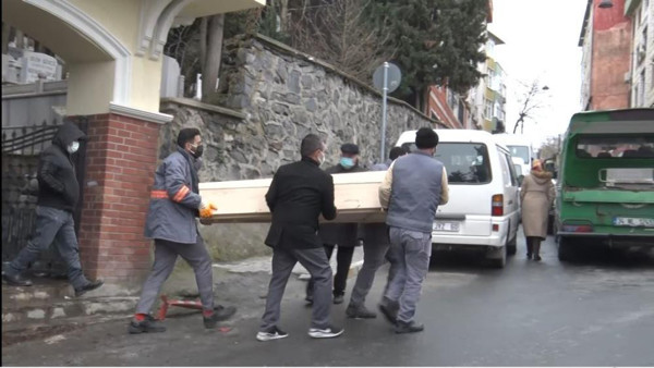 İstanbul'da yaşlı adam mezarlıkta ölü bulundu! Meğer evden çıkarken... - Resim: 0