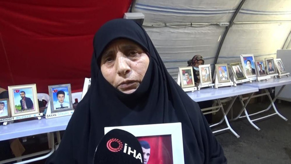 Evlat nöbetindeki acılı anne 'artık dayanamıyorum' deyip seslendi: Oğlumu ekmeğe yolladım ama... - Resim: 0