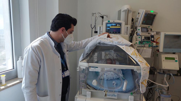 Dünyada ve Türkiye'de yapılan sayılı işlemlerden birisi! 495 gramlık bebeğe nakil yapıldı - Resim: 0