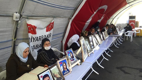 'HDP milletvekili Murat Çepni oğlumu kandırdı' diyen acılı anne seslendi: Her bir tarafım buruk bekliyorum - Resim: 0