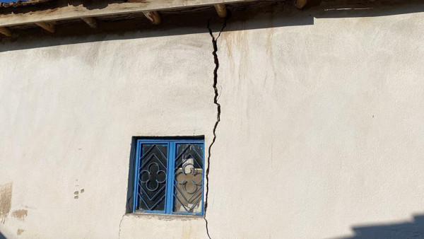 Afyonkarahisar'da 10 yıldır sürekli duvarlar çatlıyordu! Gerçeği öğrenince şok oldular - Resim: 1