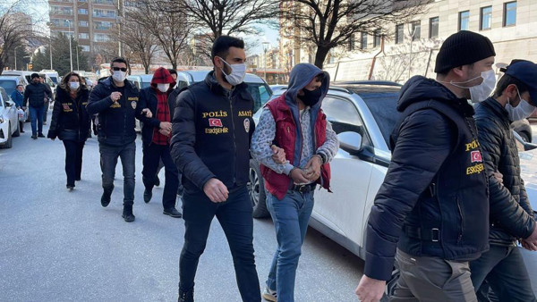 Eskişehir’de fuhuş operasyonu! 7 şüpheli yakalanarak gözaltına alındı - Resim: 1