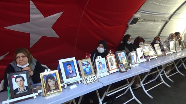 Diyarbakır'da astım ve şeker hastası anne, evladına ‘teslim ol’ çağrısı yaptı - Resim: 0