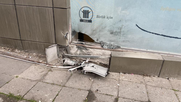 İstanbul'da TÜGVA ofisine bombalı saldırı! Polis her yerde kaçan kadını arıyor: Valilikten açıklama geldi - Resim: 0