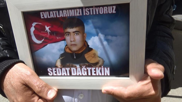 Evlat nöbetindeki acılı baba seslendi: Staj yaptığı sırada HDP ve terör örgütü üyeleri kandırdı - Resim: 0