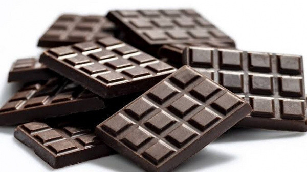 Sadece mutlu etmiyor, faydaları saymakla bitmiyor! İşte bitter çikolata yediğinizde yaşananlar - Resim: 0