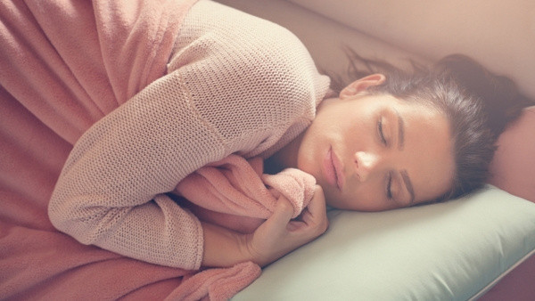 Uyurken konuşarak etrafınızdakileri korkutmayın! Bu tedavi yöntemleri ile uykuda konuşmayı bırakabilirsiniz - Resim: 0