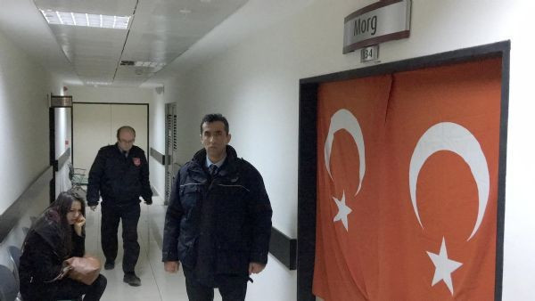 En acı kare! Şehit sevgilisi için morgun kapısından ayrılmadı - Resim: 1