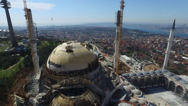 Çamlıca Camisi'nde dev kubbenin üstü kapatıldı  - Resim: 1