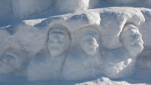 Kardan yapılan şehit heykellerine büyük ilgi - Resim: 1