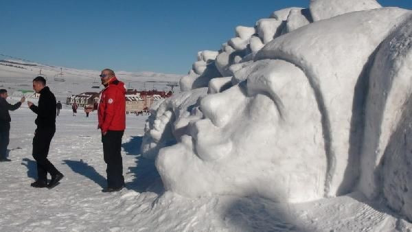 Kardan yapılan şehit heykellerine büyük ilgi - Resim: 4