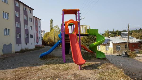 Çocuk parkı aileleri isyan ettirdi: Görenleri şaşırtan kaydırak! - Resim: 4