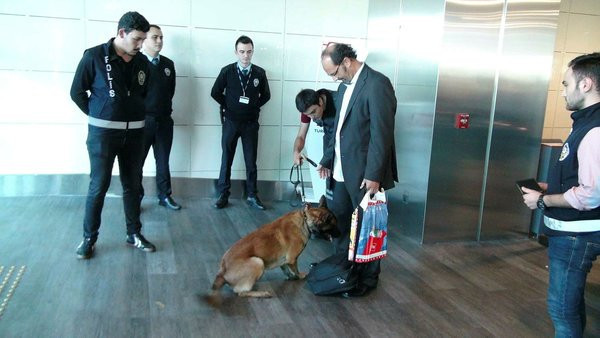 Türkiye'den köpekli aramaya misilleme - Resim: 2