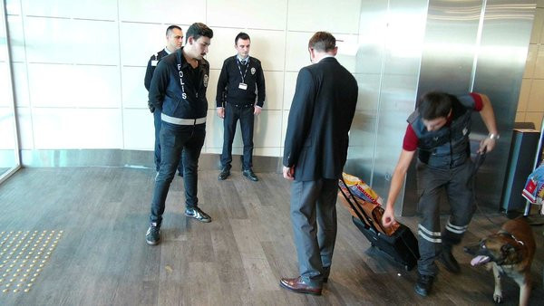 Türkiye'den köpekli aramaya misilleme - Resim: 4