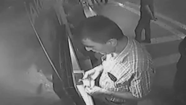 Bir aylık maaşını ATM'de arkasında bekleyen alıp gitti - Resim: 4