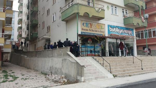 Patlayan sis bombası, vatandaşları sokağa döktü! - Resim: 1