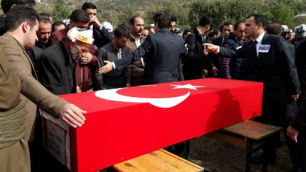 Türkiye'nin ciğeri yanmıştı! Süleyman Soylu 8 şehidin verildiği Şemdinli'de - Resim: 3