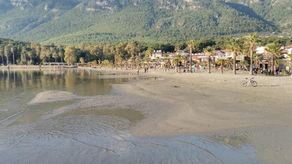 Vatandaşı şaşırtan görüntü: Sular 25 metre çekildi! - Resim: 2